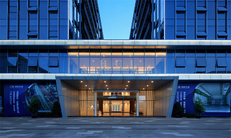 东莞市世城湖景商业中心，这是一座位于东莞市中心的高品质商业综合体