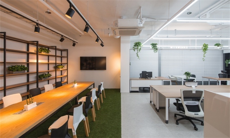 《选择办公室的关键因素：成本与效益的综合考量》